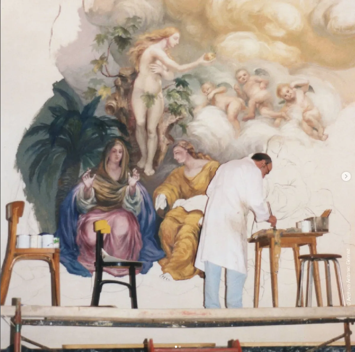 Pintando la Coronación de la Virgen en la ermita de la Virgen del Llano, Aguilar de Campoo (1999)